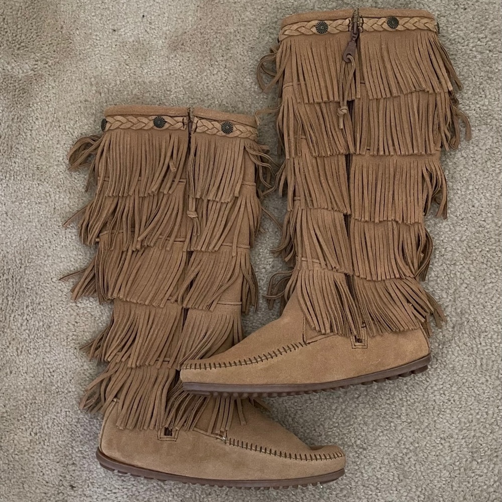 Minnetonka fringe side zip boots